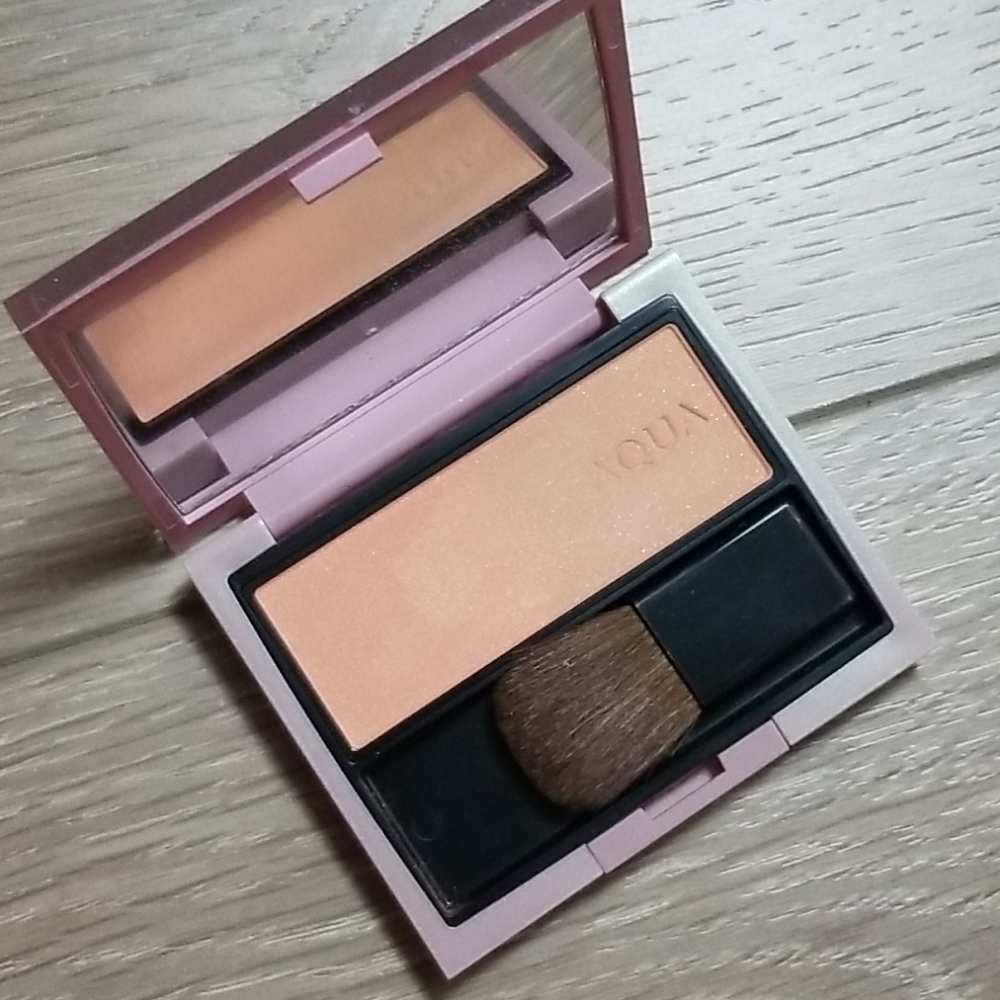 Aqua by Kanebo blush tan coral